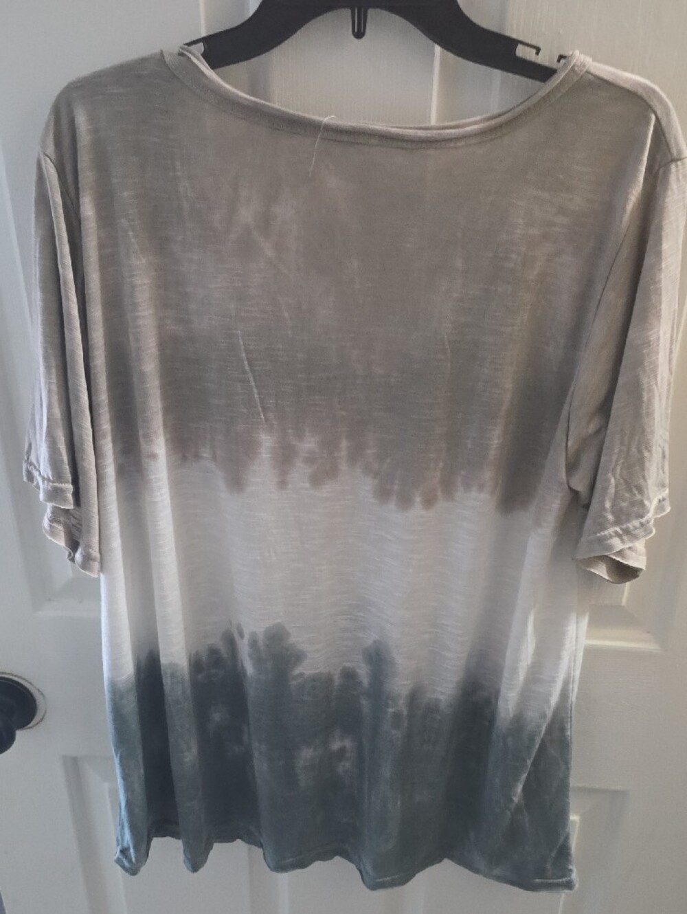 POL Gray Ombre V-Neck Pocket Tee - Picture 3 of 3